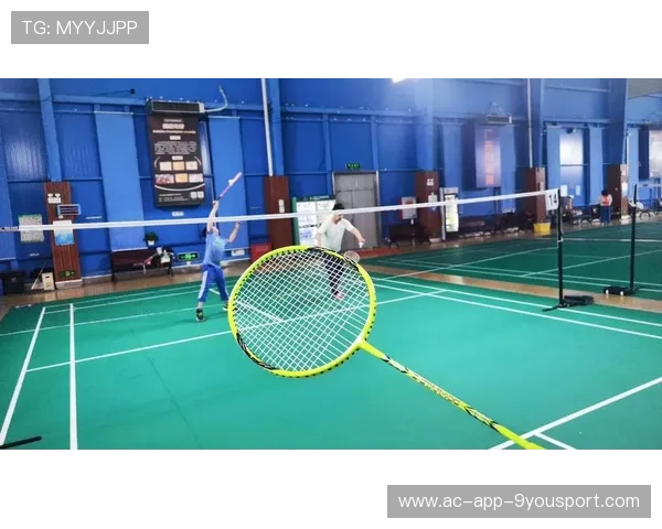 羽毛球公开赛场地适应训练完成，整体状态平稳